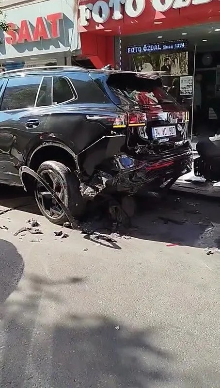 Kağıthane'de zincirleme kaza! Kameralara yansıdı